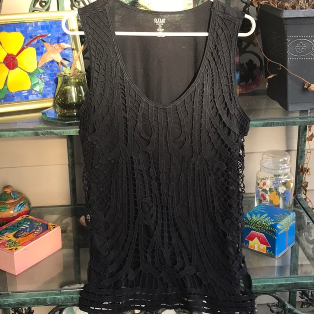 Beautiful black top with crochet overlay!  Sz XLP
